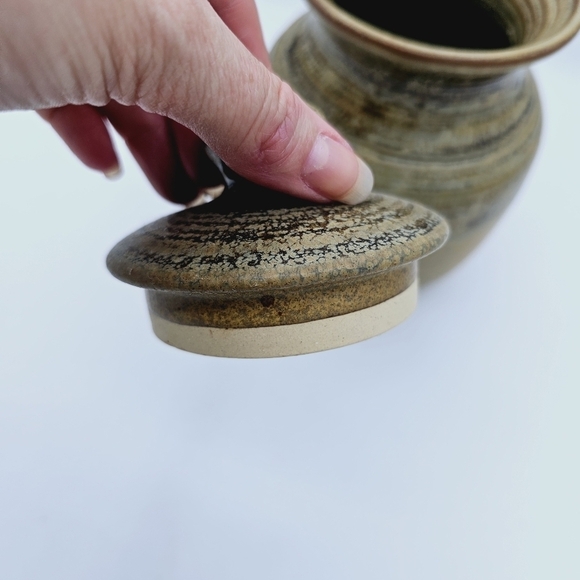 Neutral Colored Pottery with Lid - Picture 6 of 14